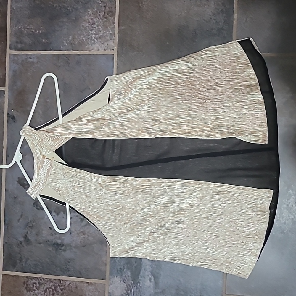 THML Top Elegant Textured Gold Sleeveless Top With Sheer Back Size Large - Picture 3 of 5